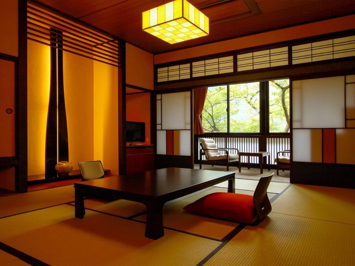 Отель Sanrakuen Tonami Экстерьер фото
