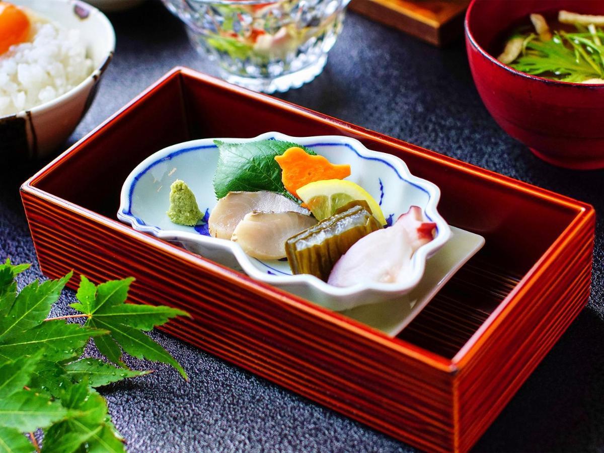 Отель Sanrakuen Tonami Экстерьер фото