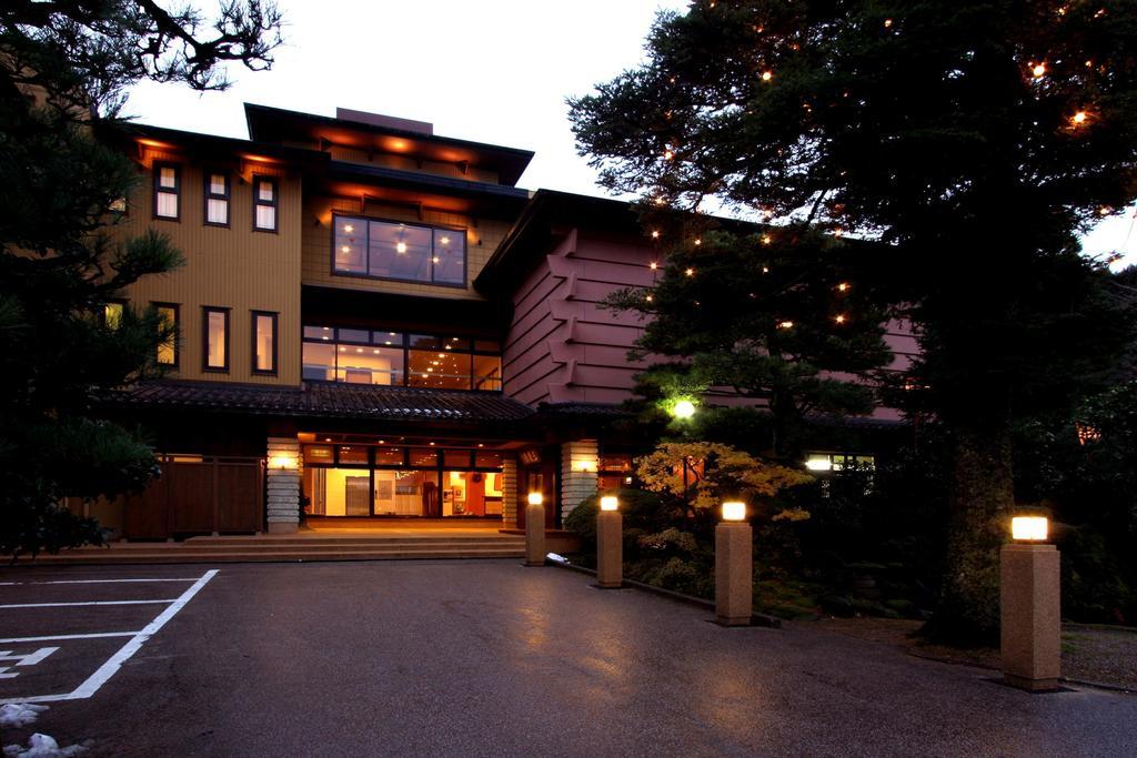 Отель Sanrakuen Tonami Экстерьер фото
